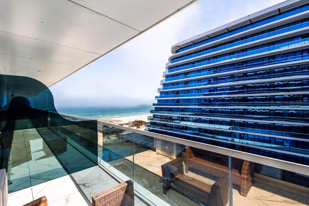 studio Bora Bora White Titanic Mamaia design modern